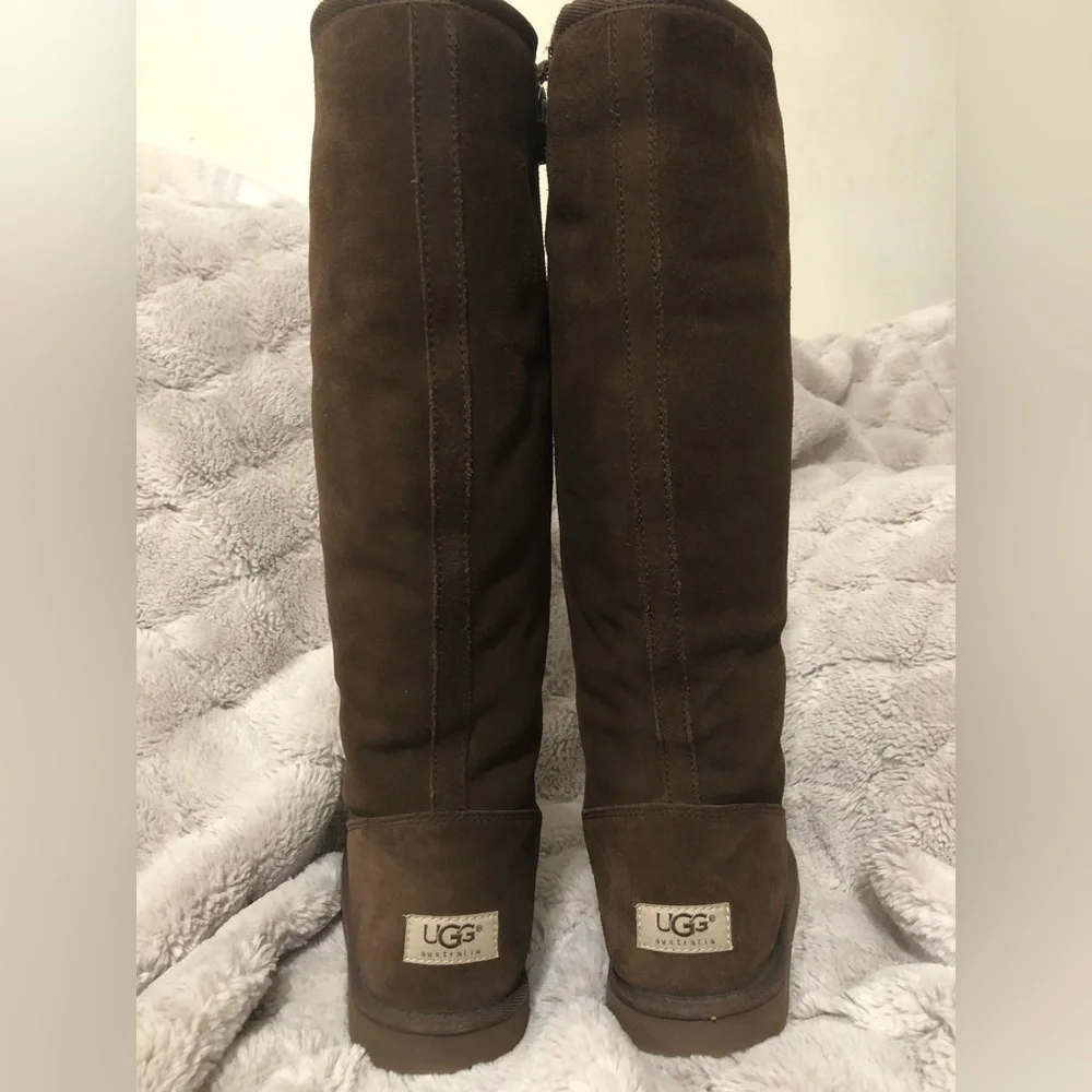 Rare Ugg Sunrise knee length sheepskin ladies boots. Dark brown color.Size US 7 - Picture 2 of 6